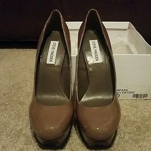 Steve Madden Surpass grey patent heels